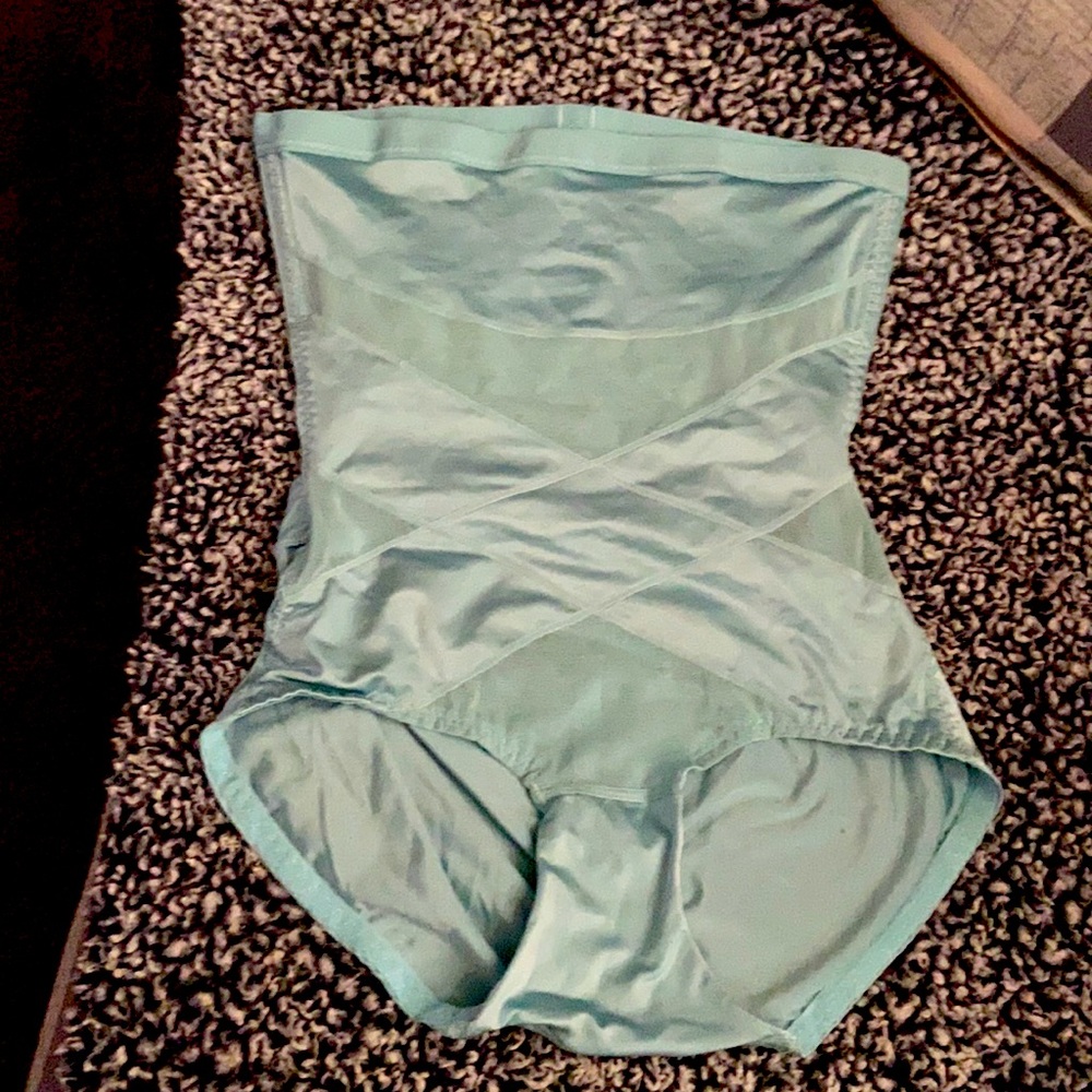 Cross waist shaper/waist trainer